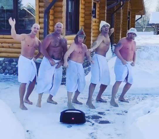 Стас Костюшкин в этом году впервые окунулся в Крещение