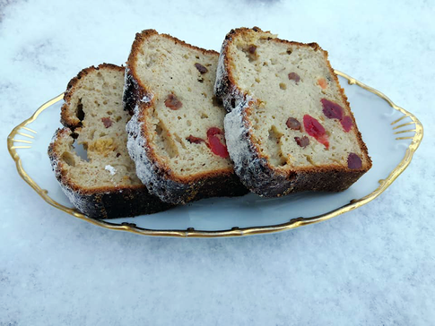 Банановый кекс с сушеной вишней и изюмом