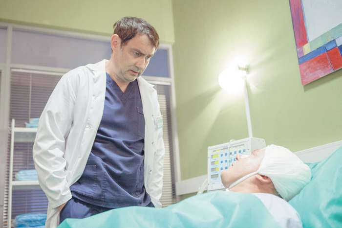 Как и многие актеры классической школы, Конситантин Юшкевич поначалу относился к сериалам с подозрением. Однако в фильмографии актера множество телепроектов, за которые не стыдно. Например, сериал «Склифосовский» Как и многие актеры классической школы, Конситантин Юшкевич поначалу относился к сериалам с подозрением. Однако в фильмографии актера множество телепроектов, за которые не стыдно. Например, сериал «Склифосовский»