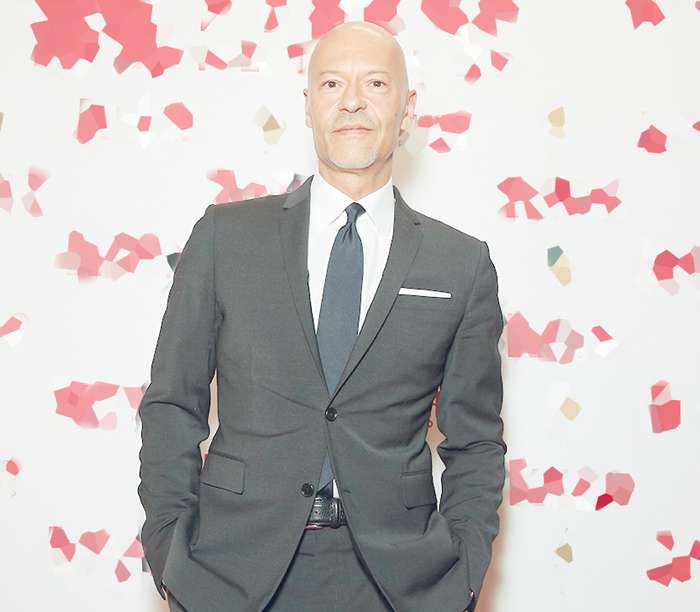 Федор Бондарчук пришел на церемонию в гордом одиночестве, что не мешало ему оставаться одним из самых элегантных мужчин вечера Федор Бондарчук пришел на церемонию в гордом одиночестве, что не мешало ему оставаться одним из самых элегантных мужчин вечера