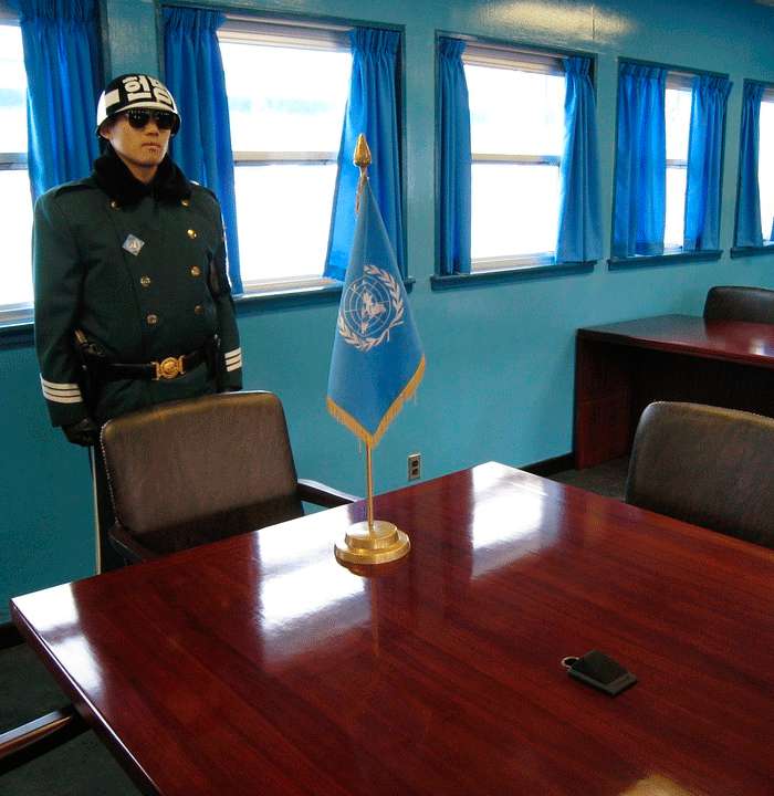 Каждый третий гражданин носит военную форму Каждый третий гражданин носит военную форму