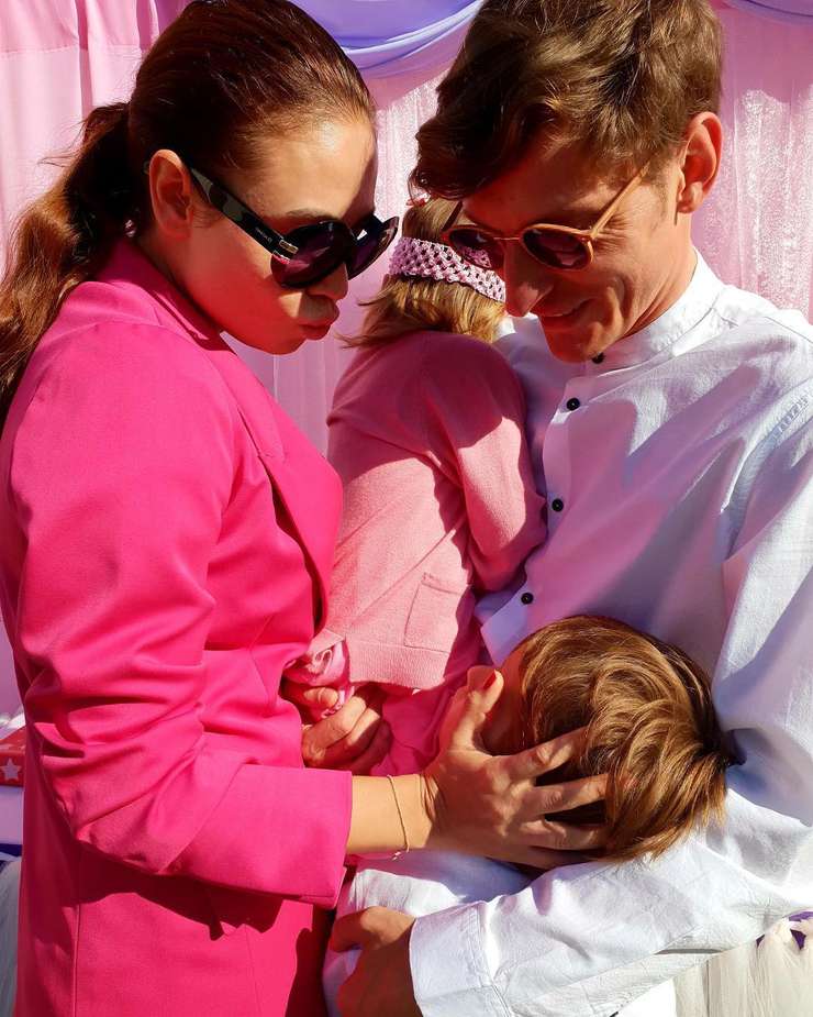 Пара редко показывает детей Пара редко показывает детей