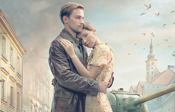 В военной драме «Т-34» Ирина и Александр сыграли возлюбленных, и режиссер картины не пожалел, что доверил эти образы актерам, которые и за предалми съемочной площадки являются влюбленной парой