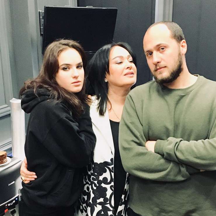 Актриса обожает своих детей Актриса обожает своих детей