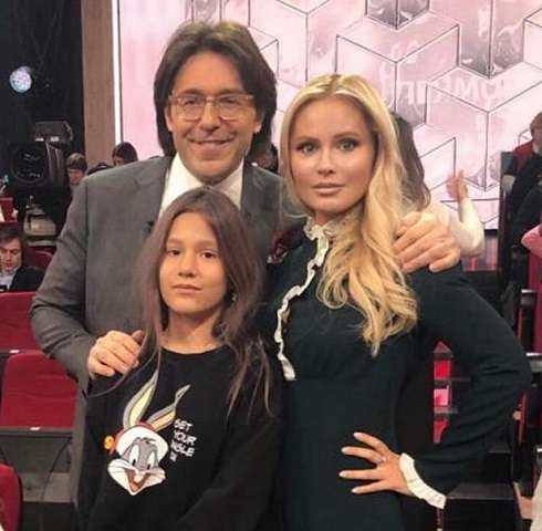 Дана Борисова с дочерью Полиной и Андреем Малаховым