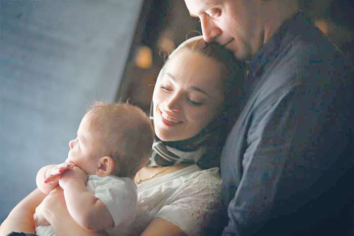 Младший сын Лука предрасположен к музыке, он обожает мамины песни и уже разрисовал весь пол»