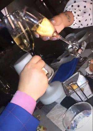 Рука тайного поклонника Ольги Бузовой Рука тайного поклонника Ольги Бузовой