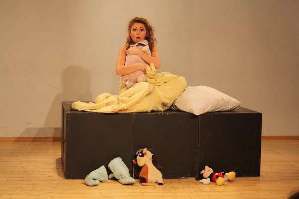 Катрин стала студенткой актерского факультета не без помощи создателя "Твин Пикса" Дэвида Линча Катрин стала студенткой актерского факультета не без помощи создателя Твин Пикса Дэвида Линча