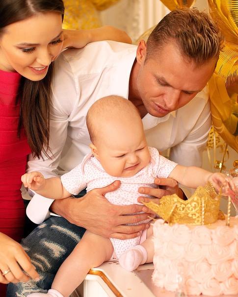 Тарасов удивился слухам о беременности жены