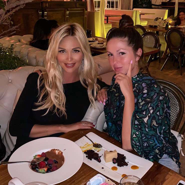 Молодая мама Нюша дает будущей маме мастер-класс