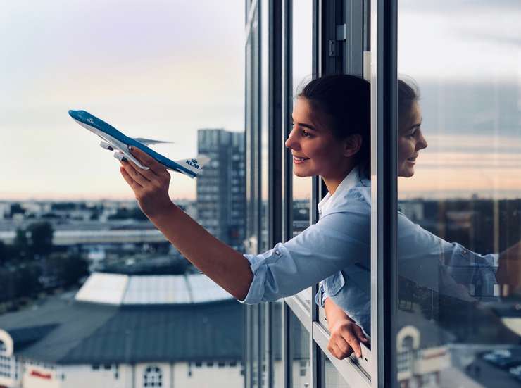 Новая подруга Аршавина влюблюена в самолеты Новая подруга Аршавина влюблюена в самолеты