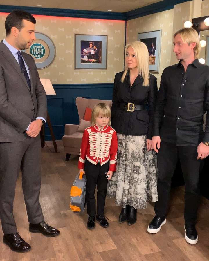 Яна Рудковская, Евгений и Саша Плющенко на Вечернем Урганте