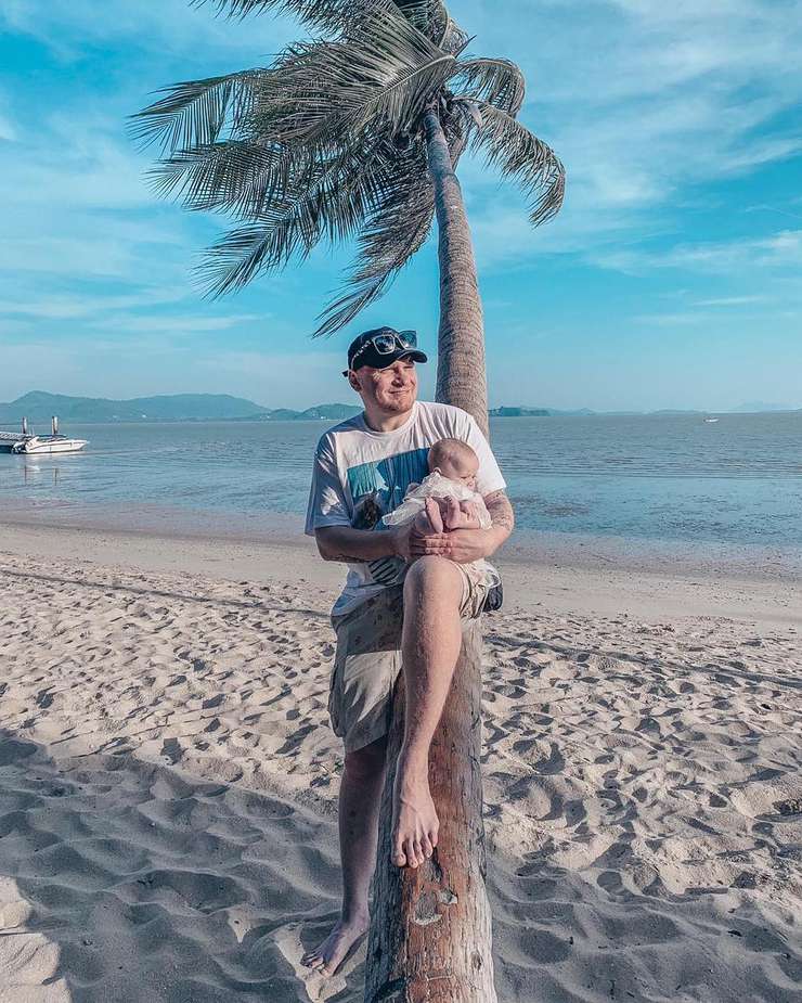 Сергей Сафронов с маленькой Алисой Сергей Сафронов с маленькой Алисой