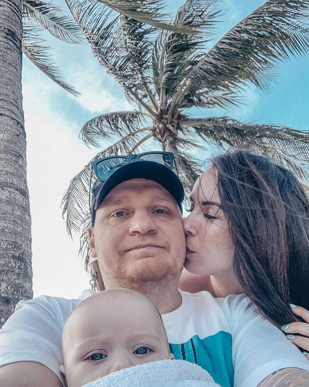 Сергей Сафронов с Катей и Алисой