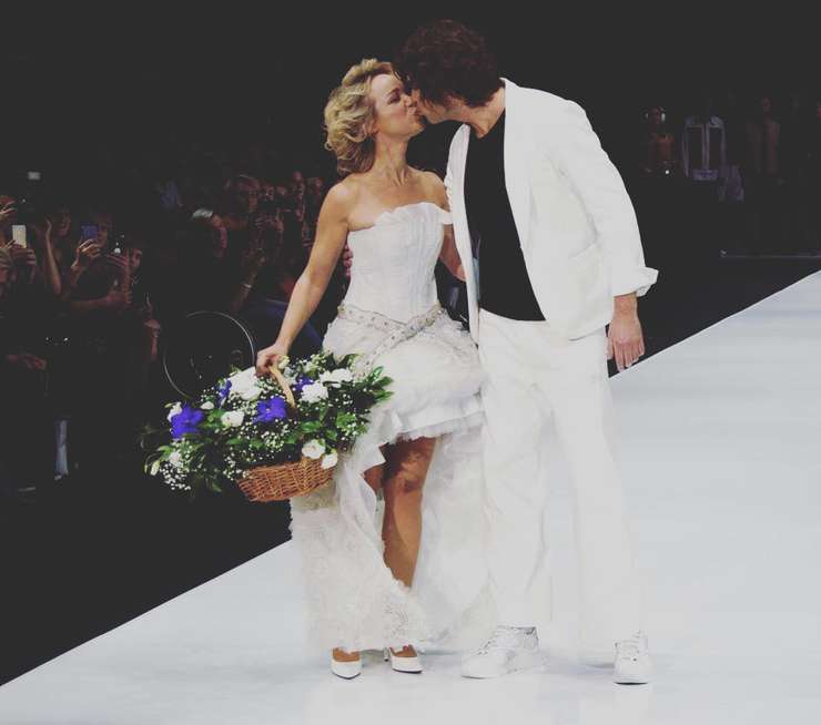 Свадьба пока не состоялась, но кольцо уже подарено Свадьба пока не состоялась, но кольцо уже подарено