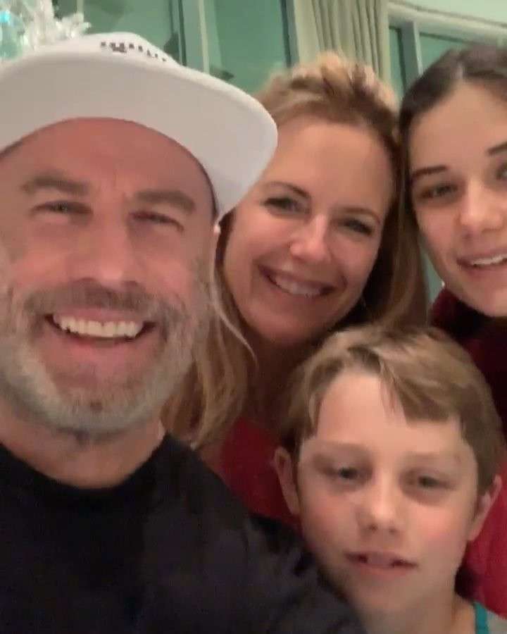 Джон Траволта и Келли Престон с детьми