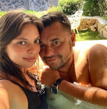 Солист «Руки вверх!» поделился пикантным фото жены