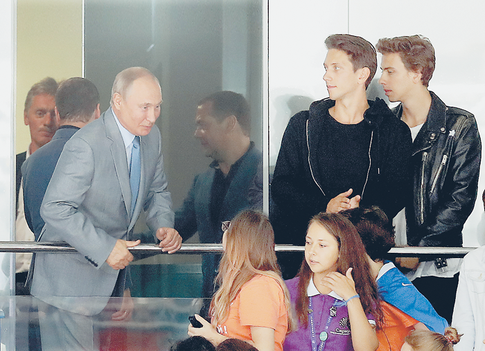 ЮрКисс и ВладиМир познакомились с Владимиром Путиным