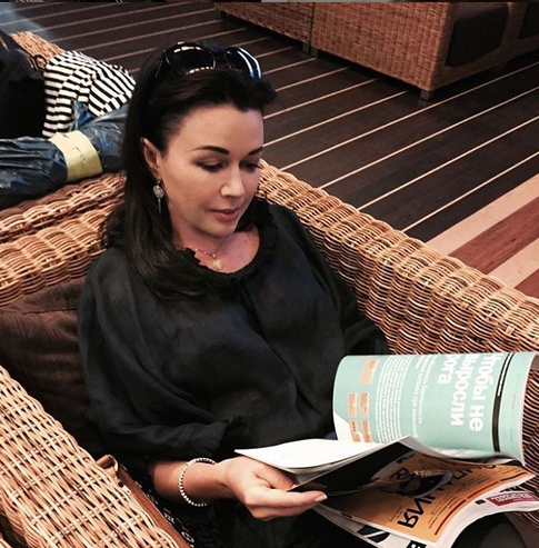 Заворотнюк хотят помочь всего за месяц: кто такие целители и в чем их сила