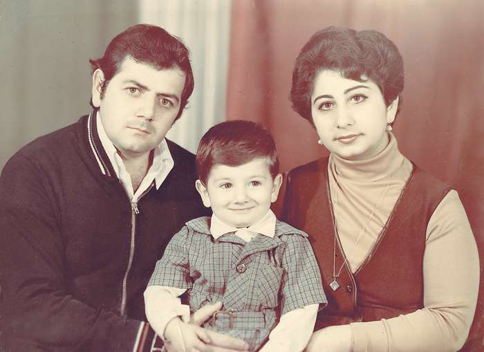 Маленький Михаил с мамой и папой