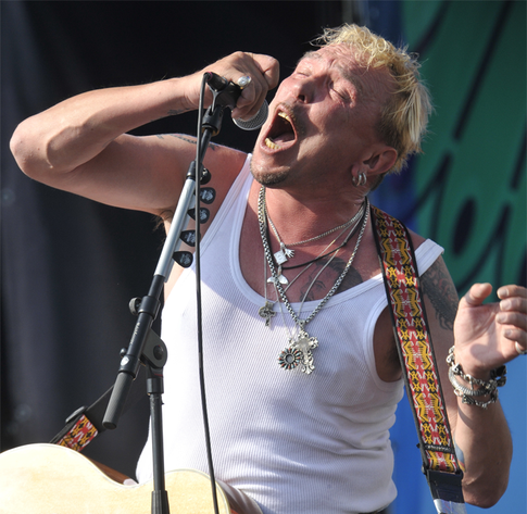 Горыныч и зеленый змий: история эпатажного Гарика Сукачева