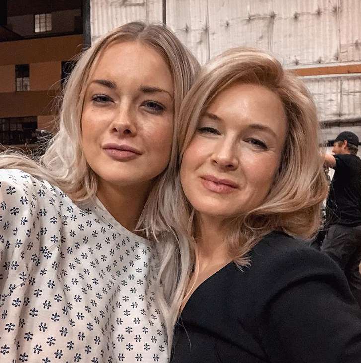 Рене Зельвегер (справа)