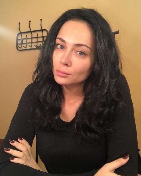 НАСТАСЬЯ САМБУРСКАЯ