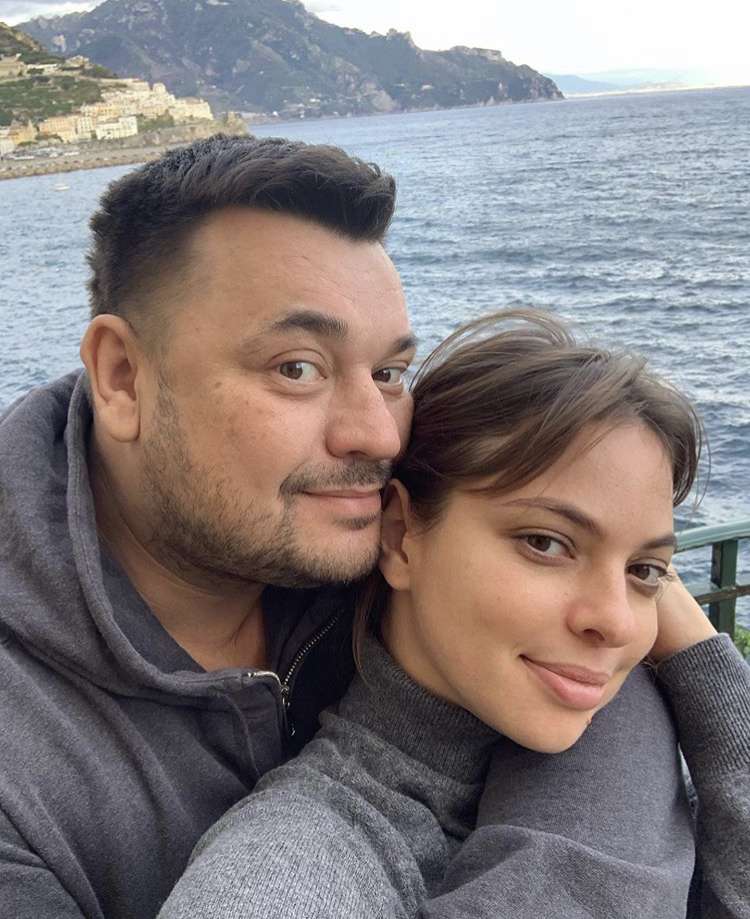 жуков больше времени уделяет бизнесу, чем творчеству