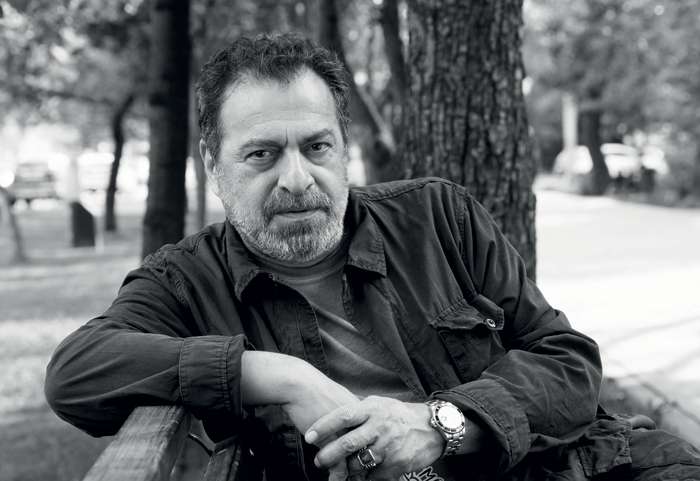 Я своих жен – и бывших, и нынешнюю, люблю. Может, потому они все мирно сосуществуют. Каждая подарила мне по прекрасному ребенку