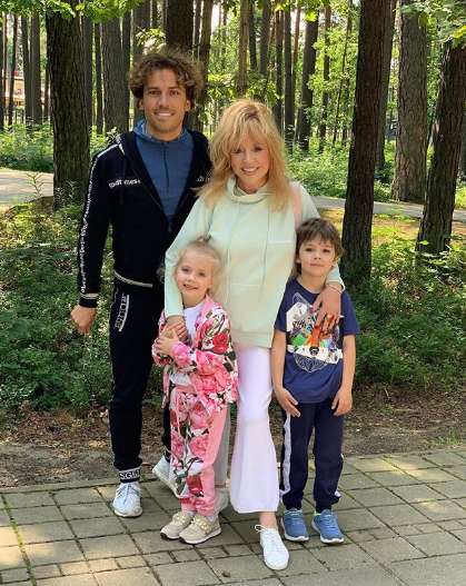 Алла Пугачева и Максим Галкин с детьми