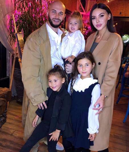 Оксана Самойлова и Джиган с детьми