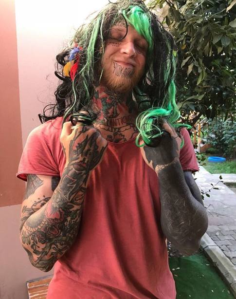 Свести, нельзя оставить: неудачные тату звезд