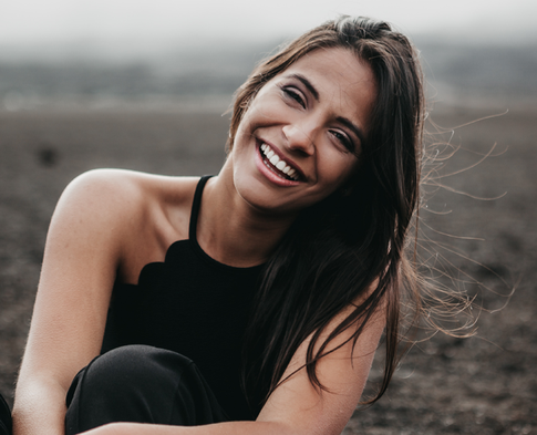 Как керамические виниры придают зубу натуральный вид