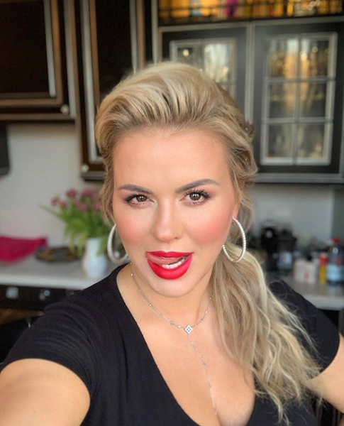 Бросает в жар: певицы, которые не утратили сексуальность