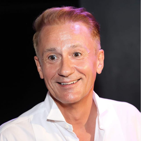 Как встретишь, так и проведешь: кто из артистов отметил свой главный праздник на сцене