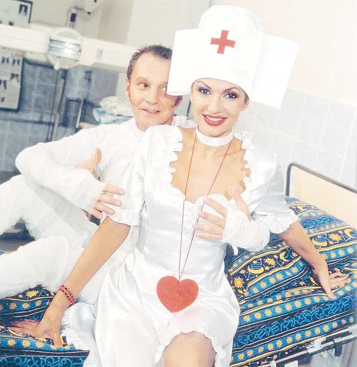 Эвелина уверена, что благодаря образу медсестры в постановках комик-труппы «Маски» ей удалось стать одним из первый секс-символов России