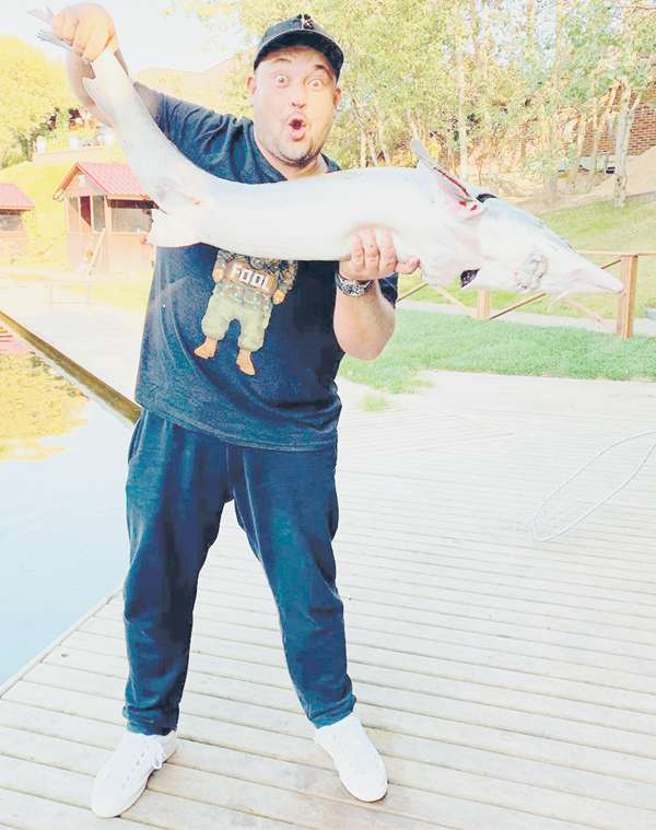 У популярного артиста не так много времени на хобби, тем не менее Сергей старается иногда выбираться на рыбалку