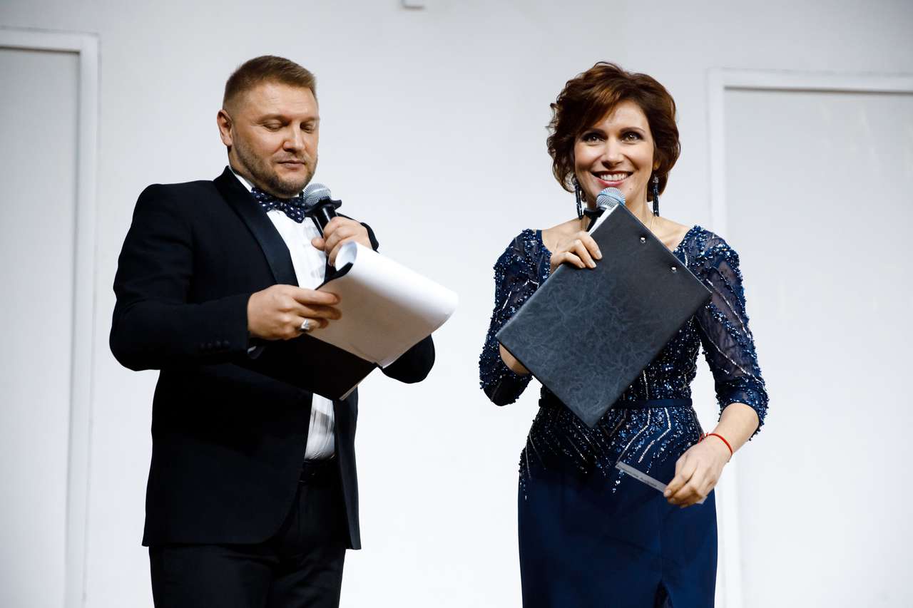 Олег Кузин и Светлана Зейналова, ведущие премии