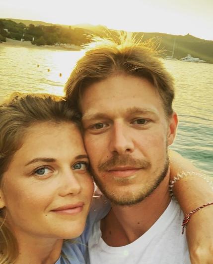 Мария Ивакова и Никита Ефремов впервые вышли в свет вместе