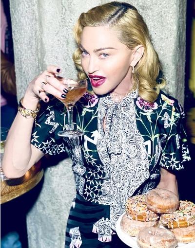 Мадонна отменила три выступления из-за «ужасной боли»