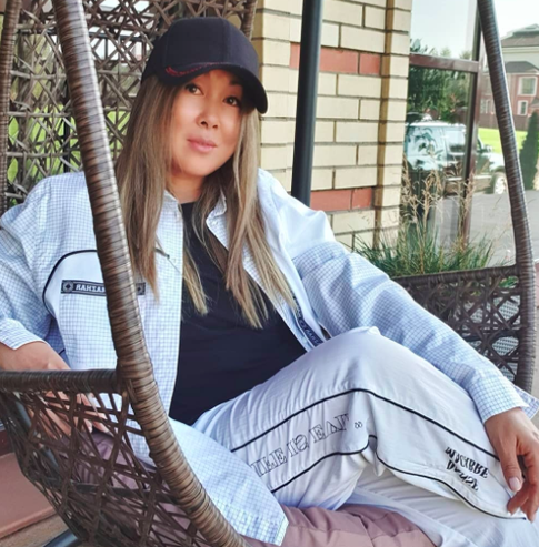 Анита Цой и ее муж застряли в лифте