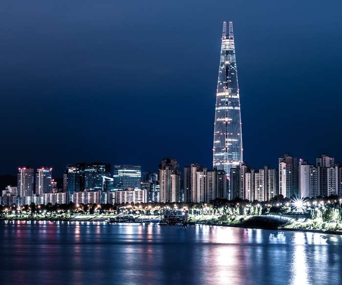Lotte World Tower – самая высокая смотровая площадка в Корее (сто двадцать три этажа), откуда можно любоваться видами Сеула
