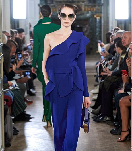 Комбинезон — от униформы рабочих до сексуального образа