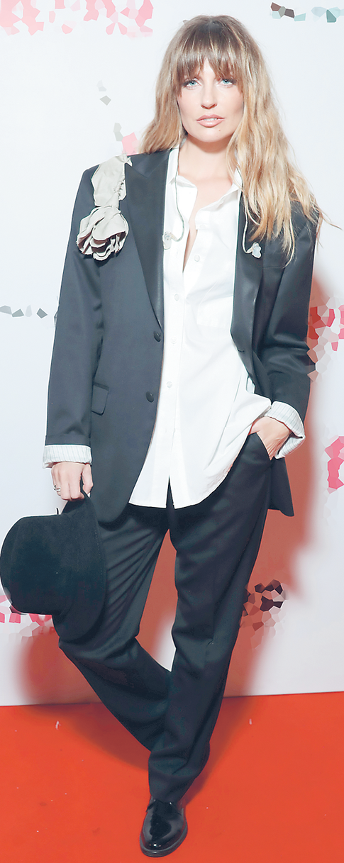 Саша Савельева: мужской костюм встречается с оверсайзом