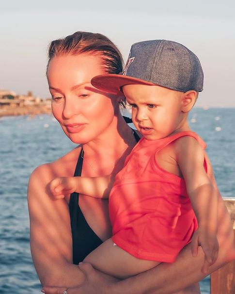 Жанна Эппле: «Он еще не говорит, но уже в кружках занимается»