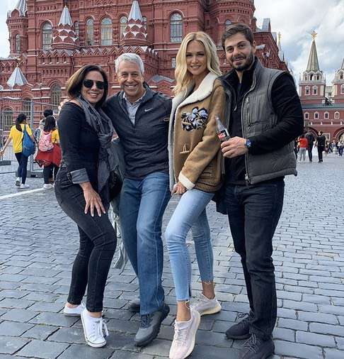 часто торжество откладывается на время