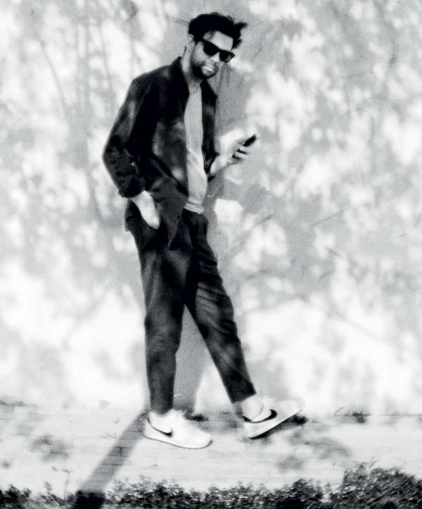 "Ирина необыкновенно легкая, веселая, непредсказуемая. С ней не бывает скучно. Не можешь догадаться, что ждет тебя в следующую минуту" Ирина необыкновенно легкая, веселая, непредсказуемая. С ней не бывает скучно. Не можешь догадаться, что ждет тебя в следующую минуту