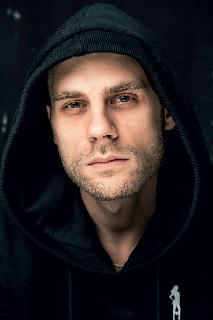 Я москвич только благодаря моей маме, которая в шестнадцать лет перебралась сюда из Казахстана и первое время работала на стройке