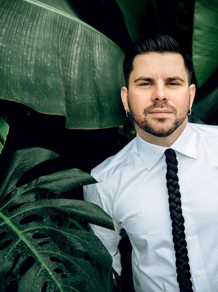 "Кто же не психует в семье? Поспорить, разозлиться, уйти и хлопнуть дверью, но потом, конечно, вернуться и помириться. У нас всегда так" Кто же не психует в семье? Поспорить, разозлиться, уйти и хлопнуть дверью, но потом, конечно, вернуться и помириться. У нас всегда так