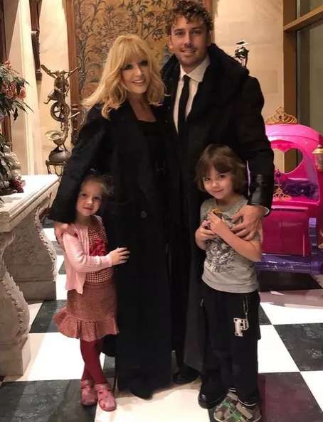 Алла Пугачева и Максим Галкин с детьми